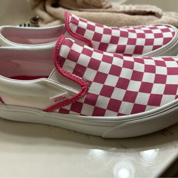 Pink checkered slip on vans - Picture 6 of 7